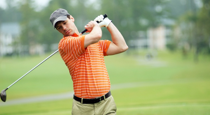 swinging_golfer